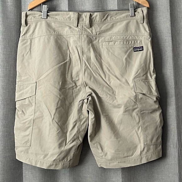 Men’s Patagonia Light Gray Cargo Shorts - Picture 2 of 11